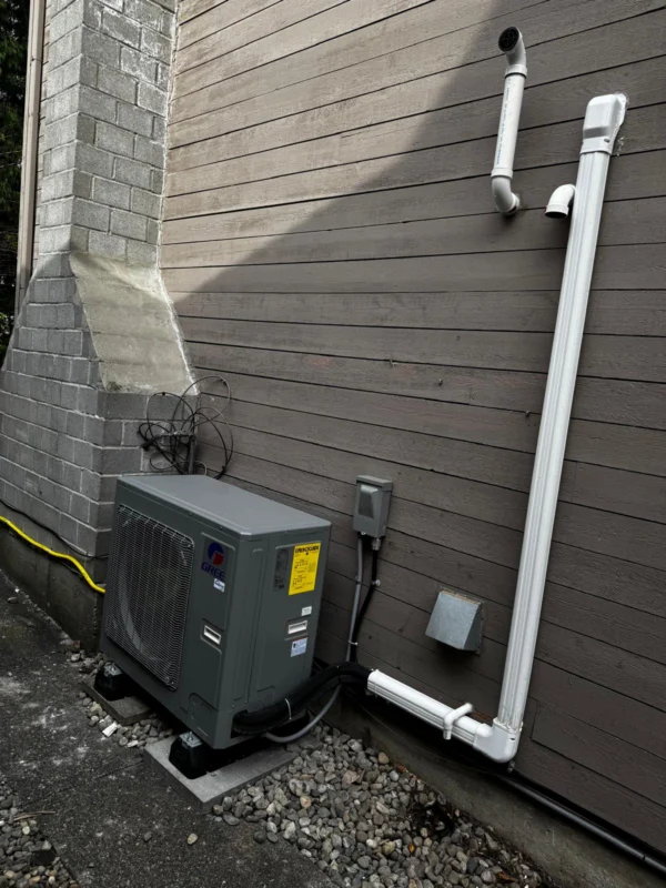 Outdoor heat-pump unit and refrigerant lines